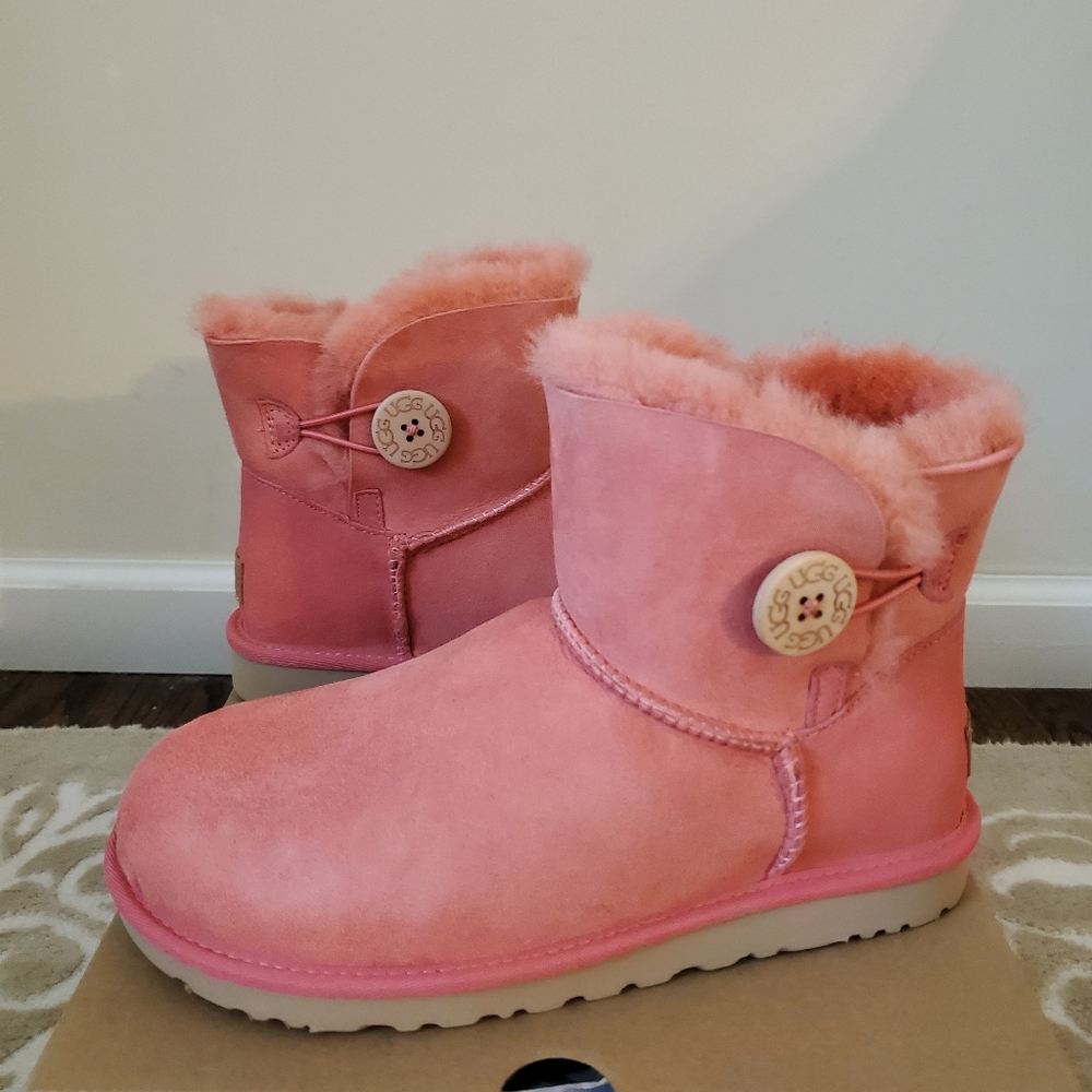 NWB Ugg Women's Mini Bailey Button II Boots Size 8 pink